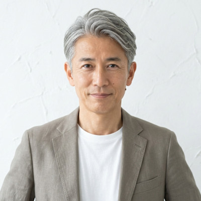 50代グレイヘア★白髪を活かすソフトアップバングショート