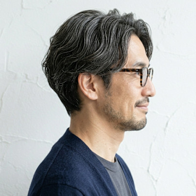 【都会派】洗練されたセンターパート×波巻パーマ