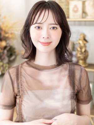 シースルー前髪ミディアムレイヤーハッシュカット　韓国巻きb