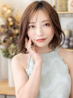 モカブラウンミディアムレイヤーハッシュカット　レイヤーボブb