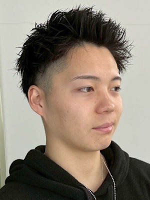 アップバング 刈り上げ ツーブロック スパイキーショート