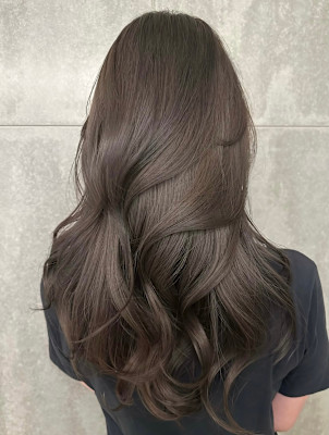 トランスペアレントカラーで透明感をだしたレイヤーカット