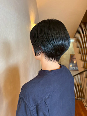 【静岡エリア】透け感アッシュの大人美人ショート