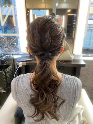 ふわふわローポニーテール