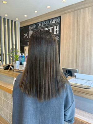 落ち着いた透明感が叶うオリーブグレージュ【三軒茶屋】