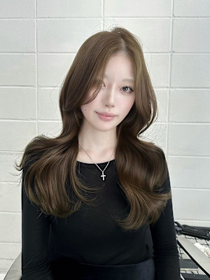 くびれヘアアプリコットオレンジ夏ハイライトカラー丸型卵型ボブ