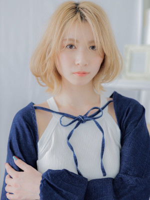 ブリーチオンカラーくびれレイヤーボブハッシュカット 触覚b