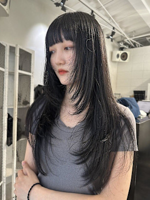 黒髪クラゲヘアーオリーブグレー小顔ココアベージュショート