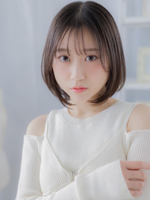 透けバング前下がり切りっぱなし黒髪ミニボブ　グレージュb