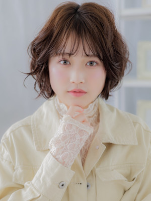 大人ガーリーモカブラウンレイヤーボブパーマ　ラテグレージュb