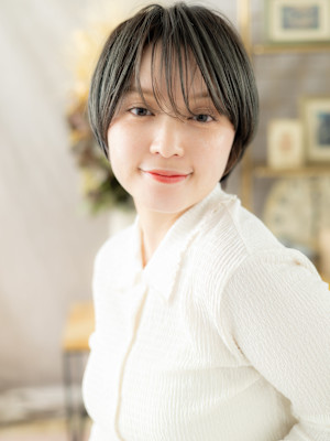 カーキグレージュ小顔束感マッシュショート　丸みショートボブb