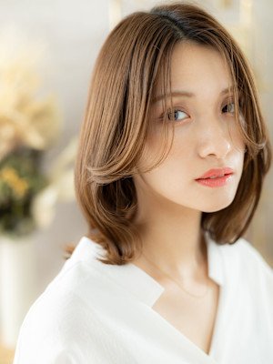 カーテンバングくびれひし形ハッシュカット　韓国巻きb