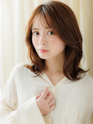 クラゲウルフくびれヘアミディアムレイヤーカット30代40代