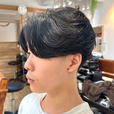 テーパーフェード　の　毛流れパーマ　フェザーパーマ