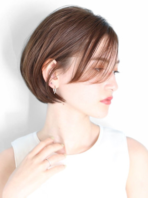 ショート・ボブ/白髪ぼかし/ハイライト/ボブレイヤー/40代