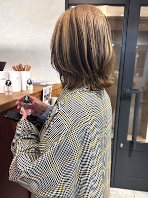 アッシュ ハイライト ベージュ 20代 外ハネボブ ブリーチ