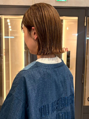 外ハネボブ ベージュカラー 顔周りカット 透明感カラー