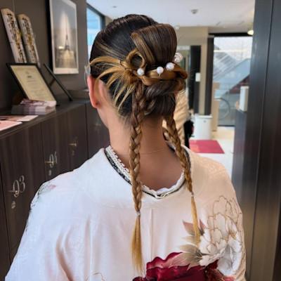 インナーカラーを活かした洗練編み込み