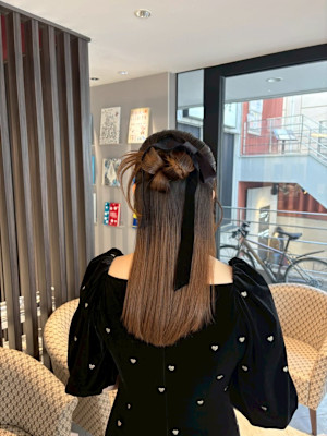 ベロアワンピに映えるハーフアップ