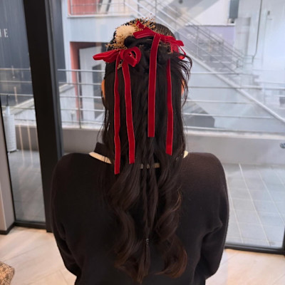 圧倒的な可愛さ。赤リボンが主役の参戦ヘア