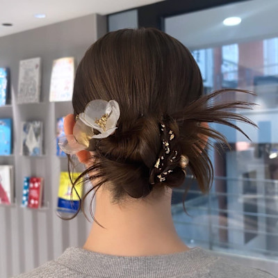 フラワーアクセと金箔で彩るモードなカチモリ