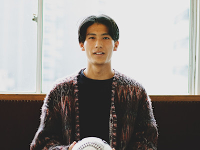 凛々しさを感じるセンターパート