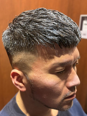 日本橋　フェード　ショートスタイル　白髪ヘアー