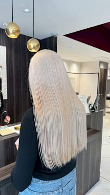 究極のホワイトプラチナカラー