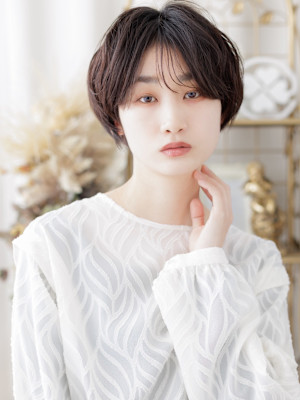 くせ毛風レイヤーボブ黒髪小顔クールショート　グレージュb