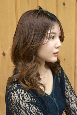 セミロングレイヤー　シースルーバング