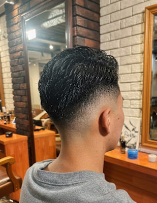 清潔感溢れる大人のフェード×アップバング【222スタイル】