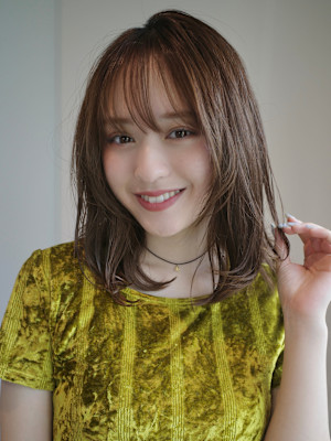 ミディアムレイヤー・ボブ/絶壁解消/20代/３０代/長め 