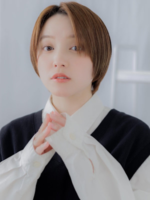 ブリーチなしミルクティーベージュボブレイヤーカット　触覚b