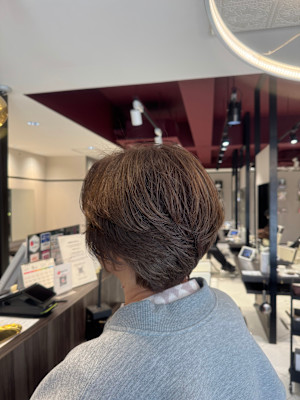 美シルエットボブ×艶カラー