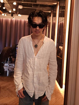 癖毛を活かしたマッシュウルフ