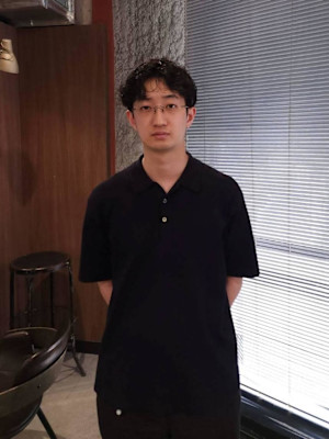 パーマありのクラシカルな前下がりのショートスタイル