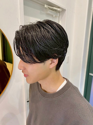 センターパート人気メンズヘア