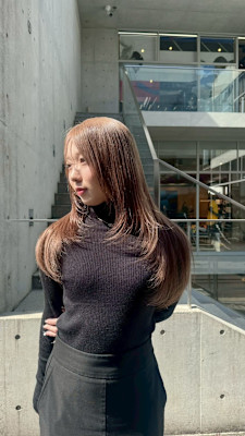 太陽に透けるミルクティーベージュ