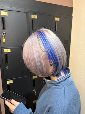 ホワイトシルバー×ブルールーツラインボブ