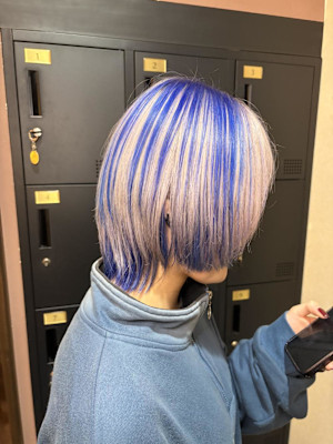 ホワイトシルバー×ブルールーツラインボブ