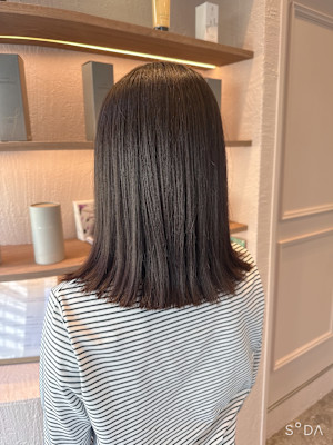 ストレートミディアムボブ