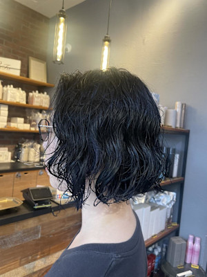 ネイビーブルーなボブパーマ