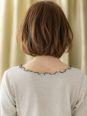 コーラルベージュブリーチなし顔周りレイヤーボブ30代40代