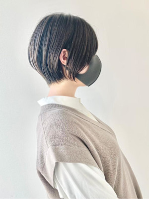 大人可愛い40代50代60代くびれショートボブ白髪ぼかし大鷲