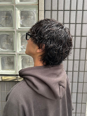 後ろ姿もかっこいい！こだわりのシルエットカット