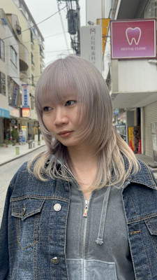 ラベンダーベージュ×ミディアムレイヤー