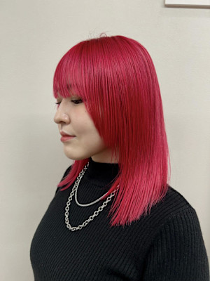 ビビッドピンク×ミディアムストレート