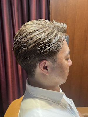 日本橋室町　ツーブロックスタイル　アップバング