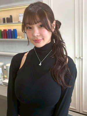 ヘアセット アップスタイル 顔周りアレンジ お団子ヘア