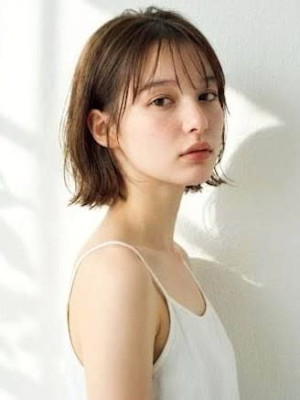 外ハネボブ 透明感カラー 髪質改善 20代  ショートボブ 